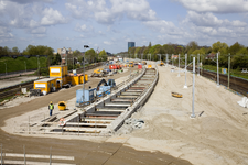 807485 Afbeelding van de werkzaamheden ten behoeve van de uitbreiding van de sporen in het kader van het project ...